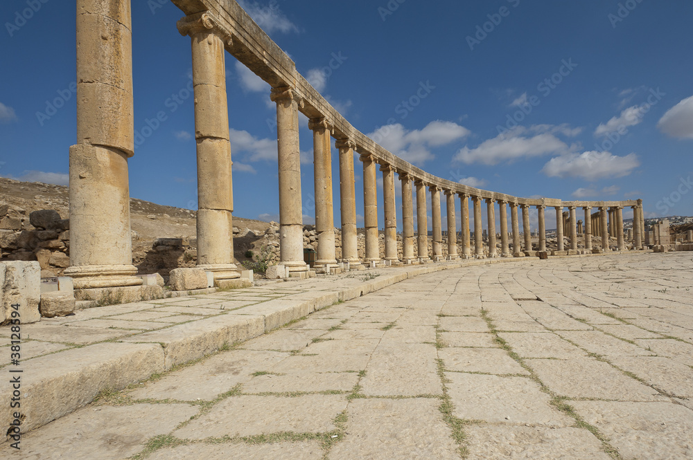 Fototapeta premium Columns of the Oval Plaza in Jerash, Jordan