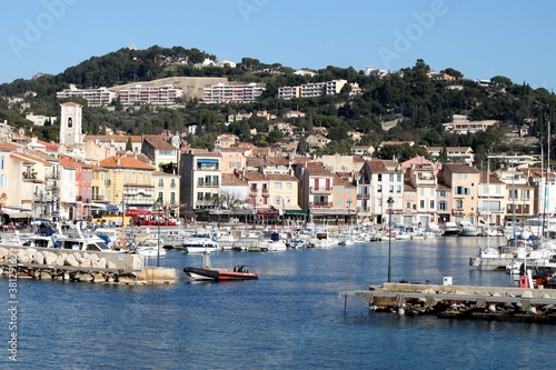 Entr  e du port de Cassis