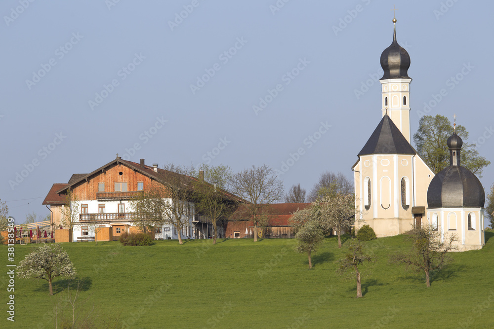 wallfahrtskirche am irschenberg in oberbayern