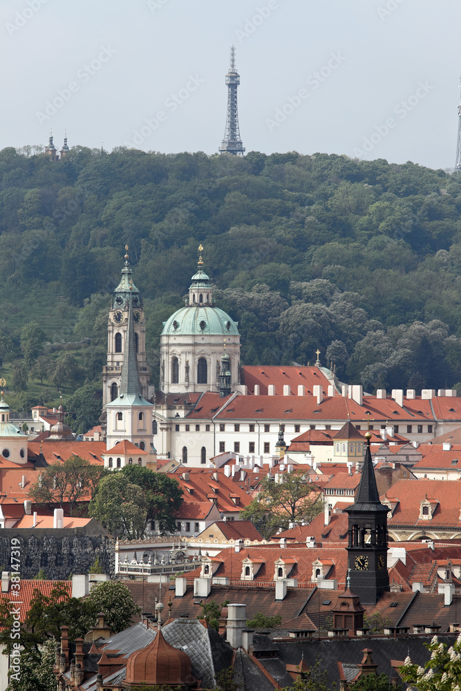 Obraz premium Prag, St. Nikolauskirche und Sternwarte