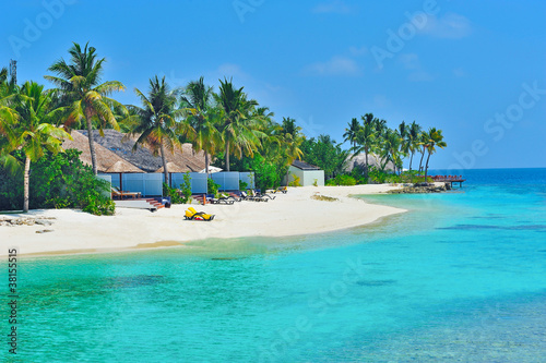 Maldives white beach © totophotos