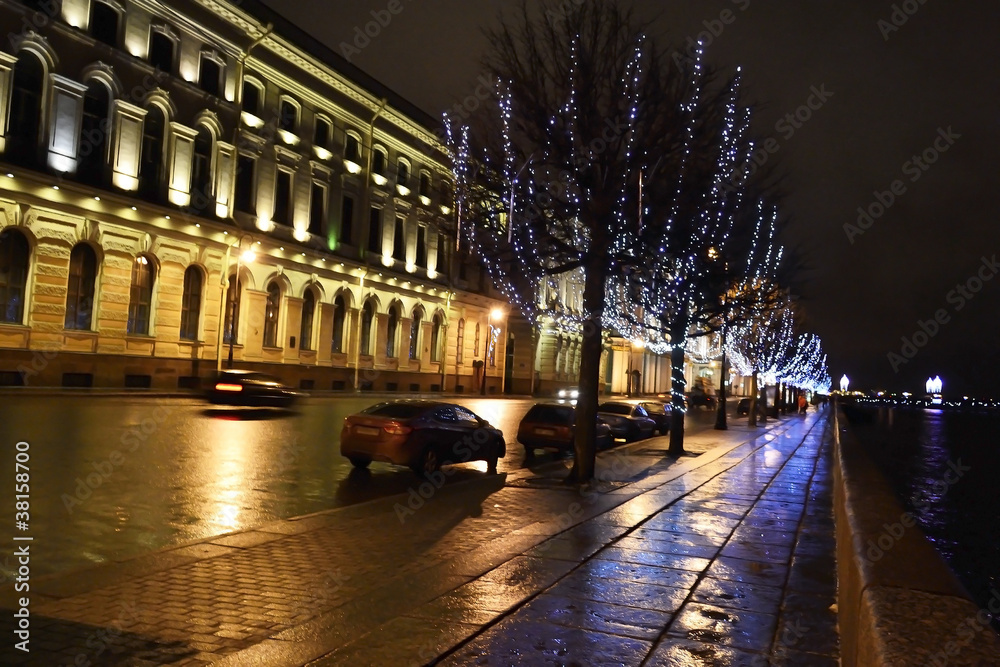Night view of Palace Embankment in St.Petersburg