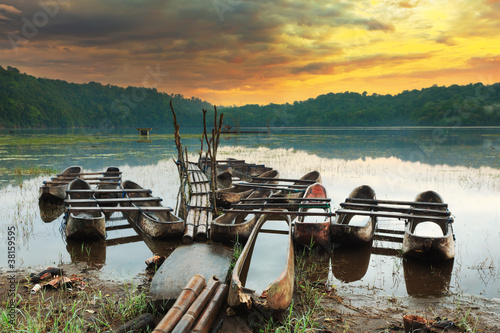 Fototapeta Naklejka Na Ścianę i Meble -  Tamblingan lake