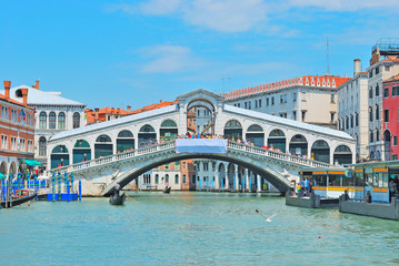 Plexiglas schilderij Rialtobrug Rialtobrug aan het Canal Grande  © totophotos