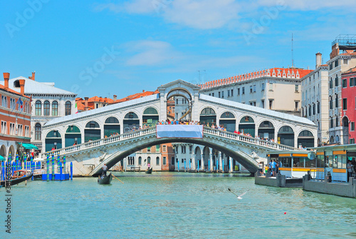 Rialto bridge and Garnd Canal in Venice © totophotos