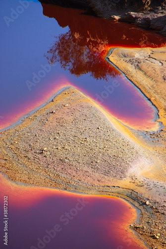 AGUAS CONTAMINADAS. LAS MINAS DE RIOTINTO. EL RÍO TINTO