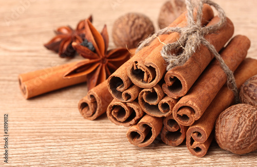 Cinnamon sticks, nutmeg and anise on wooden table