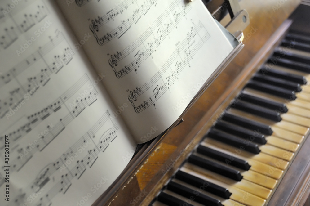 Fototapeta premium Beautiful light on one partition and an old piano