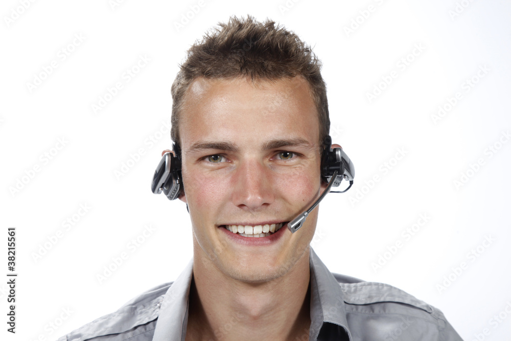 Homme avec un micro casque