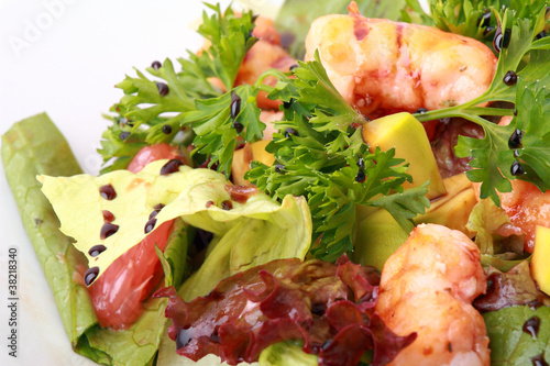 salad with shrimp and grapefruit