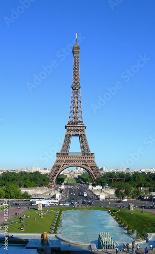 Landmark image of Eiffel Tower in Paris, France © 3000ad