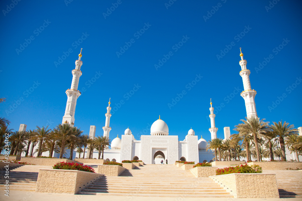 Eingangsportal der Sheikh Zayed Moschee in Abu Dhabi