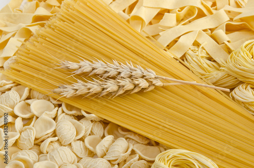Pasta und Weizenähren