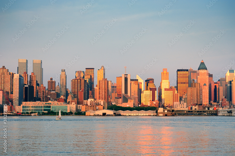 Obraz premium New York City Manhattan at sunset