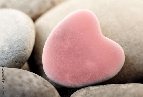 pierre galet zen coeur rose photo