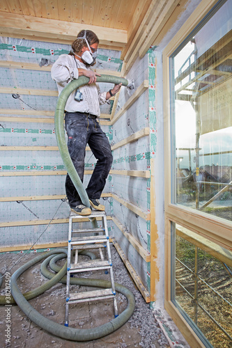 installing dry cellulose fiber blown-in insulation © Ingo Bartussek