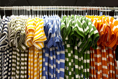 Fototapeta Naklejka Na Ścianę i Meble -  shirt row, colorful shirt arrange in a row in mall.