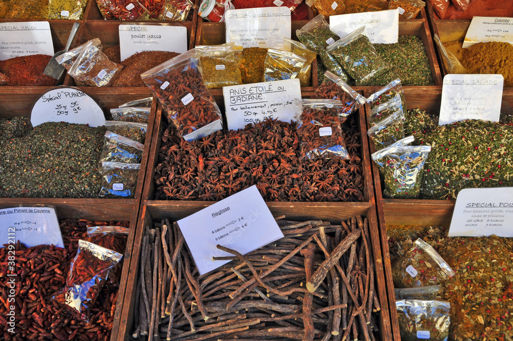 Fototapeta Mercato di Nizza, spezie e aromi