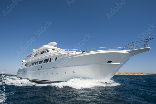 Luxury motor yacht at sea © Paul Vinten