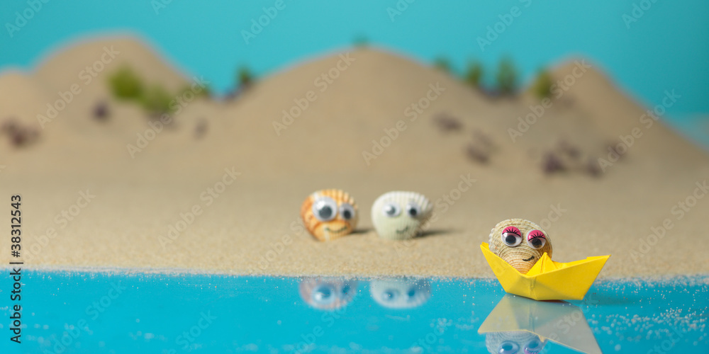 Obraz premium funny sea shells in a miniature landscape