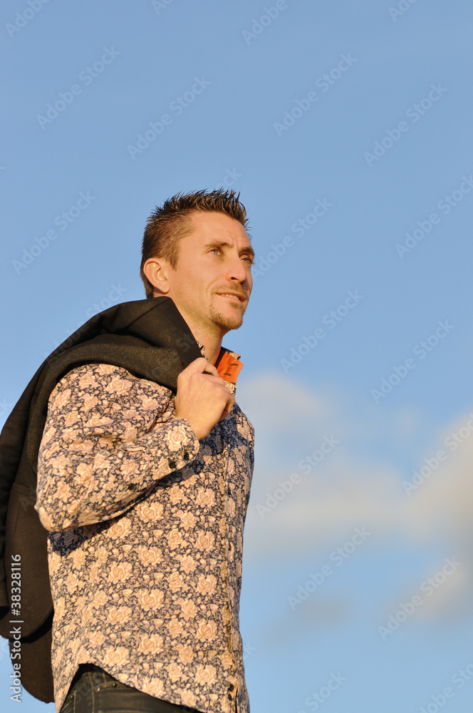 Fototapeta premium Homme détendu, décontracté