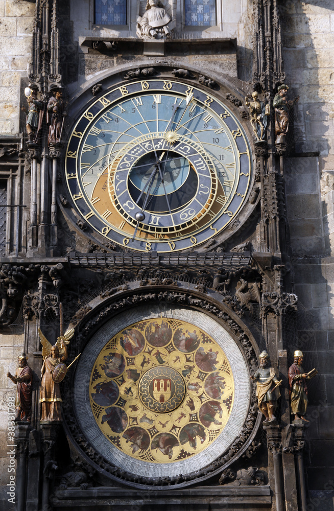 Obraz premium Famous medieval astronomical clock in Prague, Czech Republic