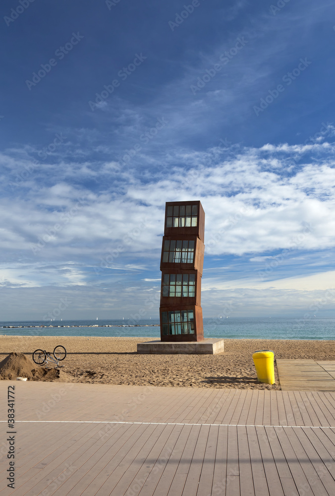 Naklejka premium staute on barcelona beach