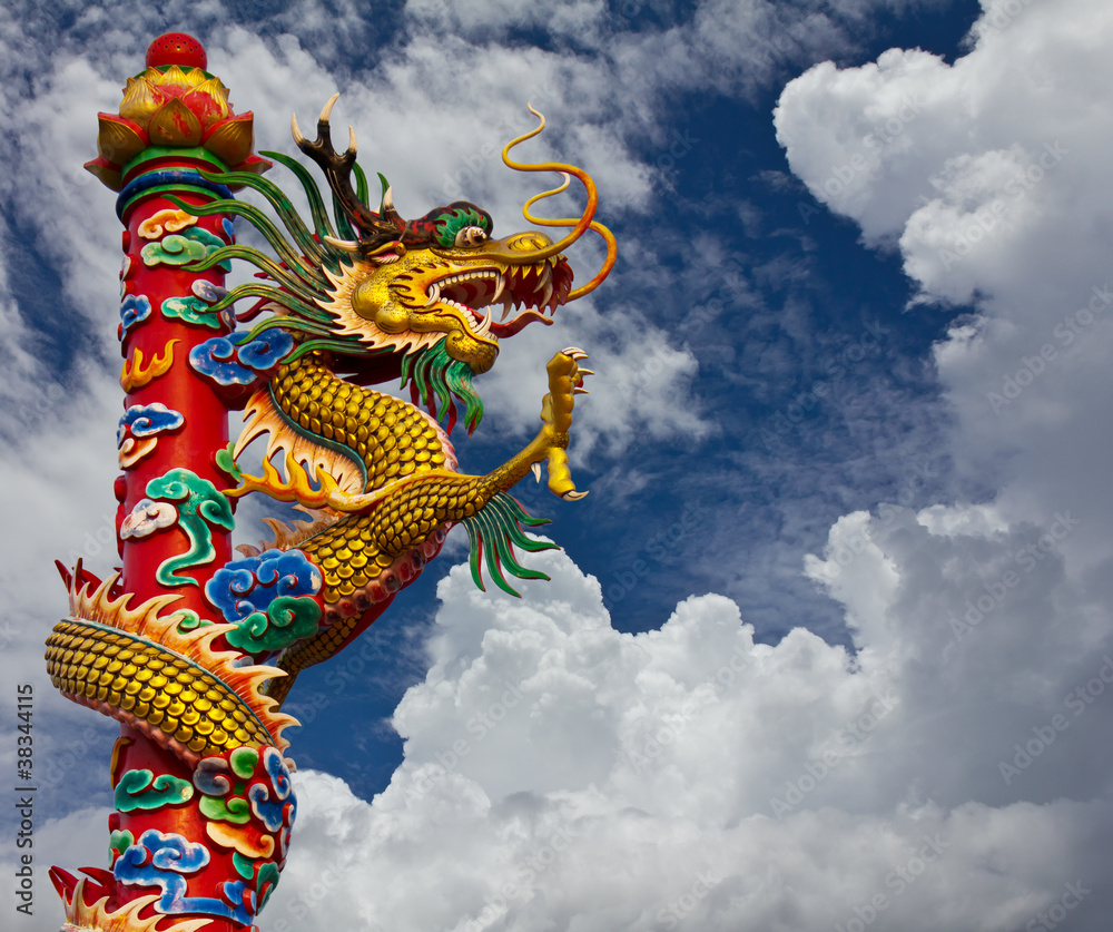 Fototapeta premium Golden Dragon statue, climb towers under the sky.