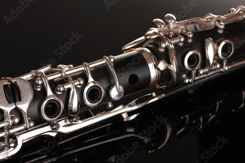 Valokuva close up detail of clarinet on black background