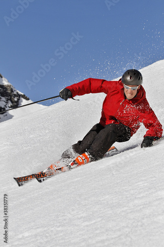 skieur en haute montagne