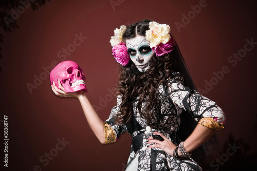 Halloween Living Dead Woman With Skull