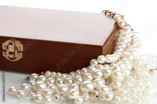 Wooded bow pearls