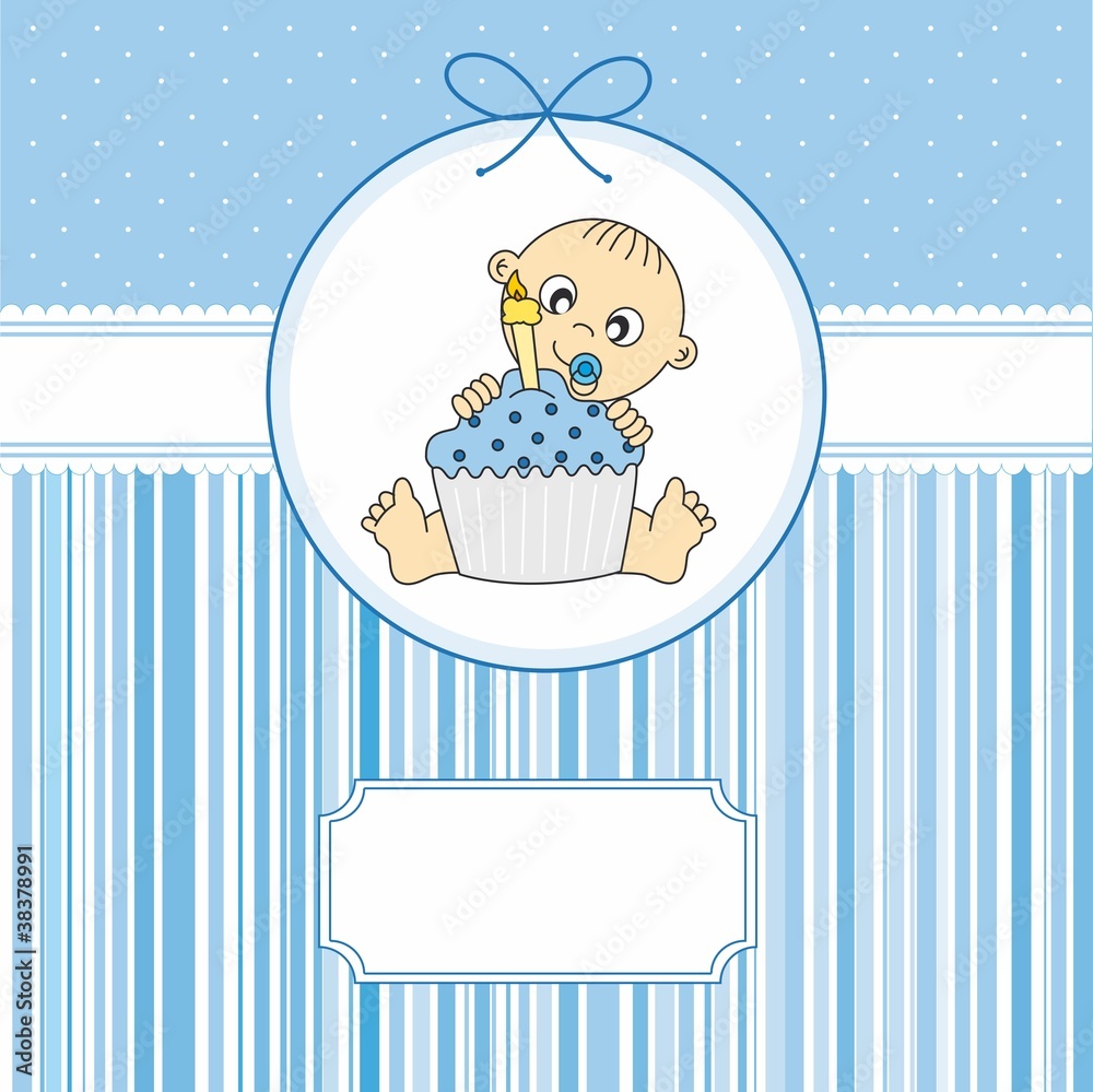 Tarjeta bebe con una pastel de cumpleaños