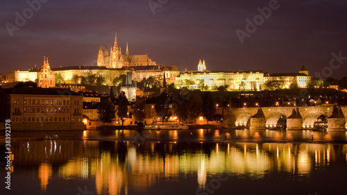 Prague castle at night © Santi Rodríguez