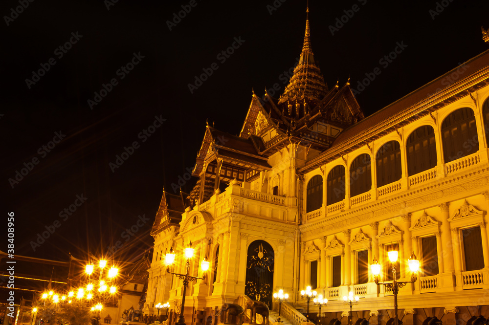 Fototapeta premium Palace in Bangkok (Phra Kaew Temple) , at night