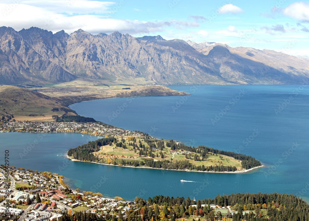 Fototapeta premium Lake Queenstown New Zealand