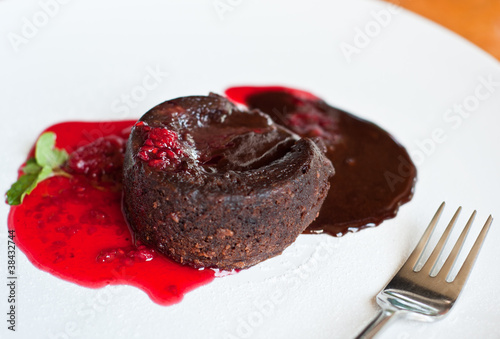 lava cake and strawberry sauce