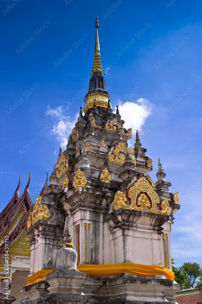 Fototapeta premium Buddha's relics Chaiya pagoda
