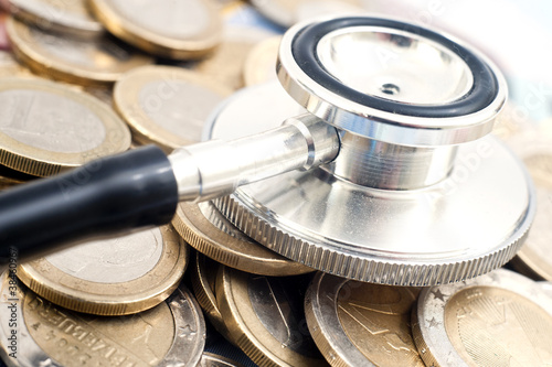 Stethoscope poser sur de l'argent photo