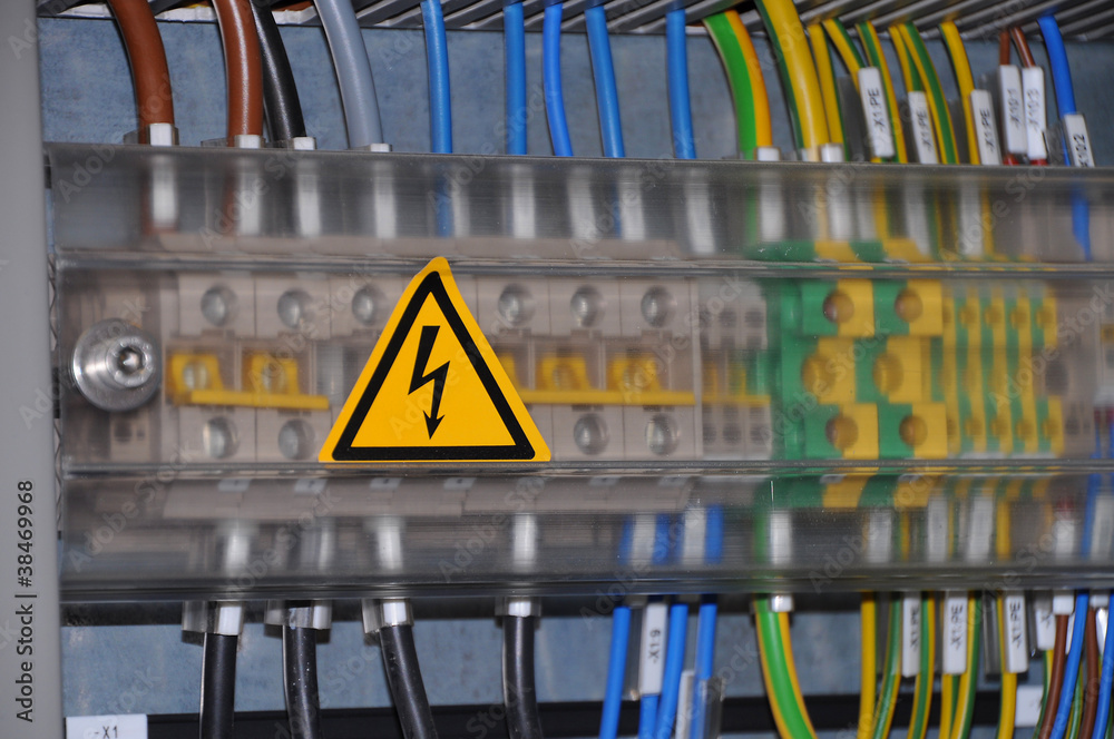 Fototapeta premium Schaltschrank - Spannung - Elektrotechnik