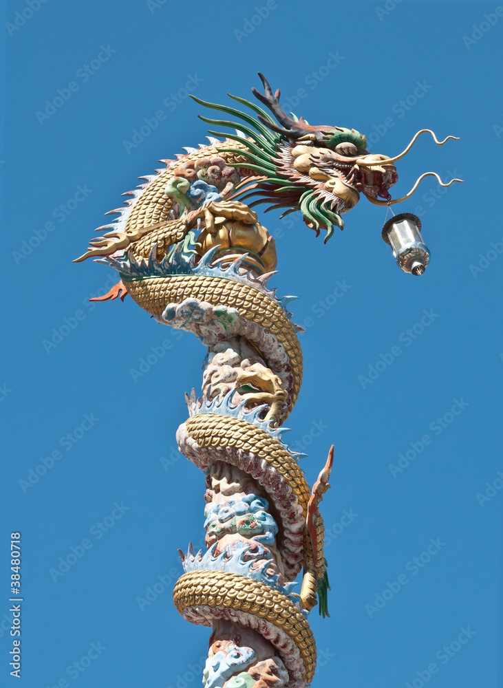 Fototapeta premium Ancient Chinese Dragon statue