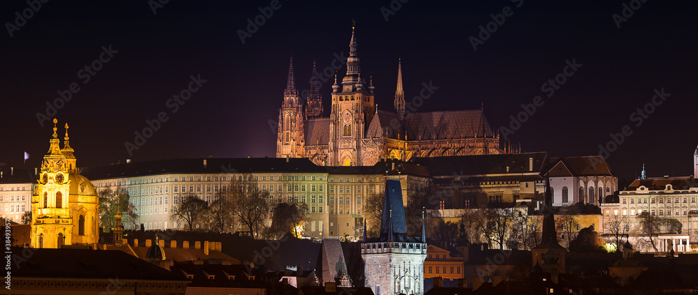 Obraz premium beautiful night view of Prague Castle