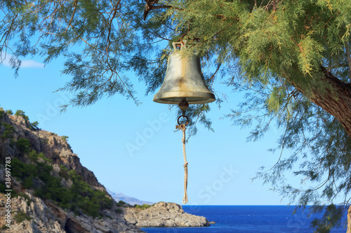 Bild auf Leinwand Bell in the Tree