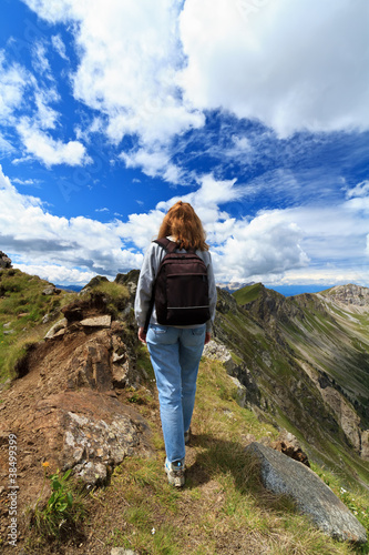 Cuadro en lienzo escursionista - female hiker on Dolomites