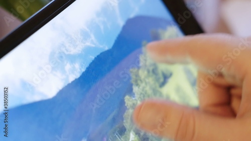 view picture on tablet-pc