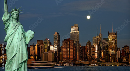new york city at night tourism concept © UTBP