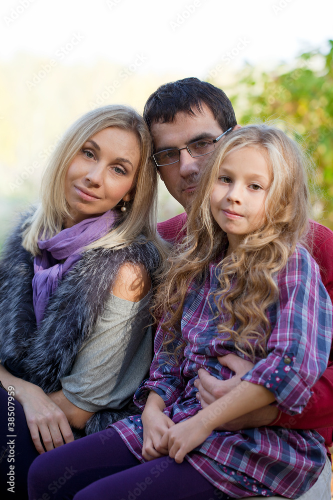 Obraz premium Family Enjoying Walk In Park