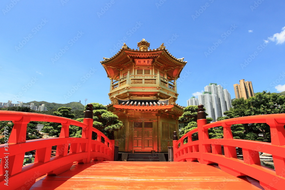 Fototapeta premium golden temple at Diamond Hill