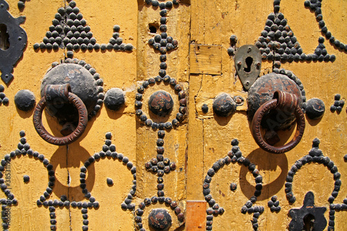 Obraz na plátně Detail of the home entrance in Tunis medina, Tunisia