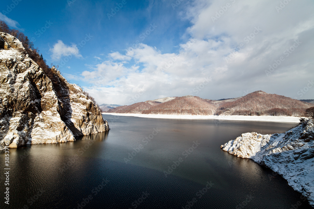 Barrage lake Vidraru